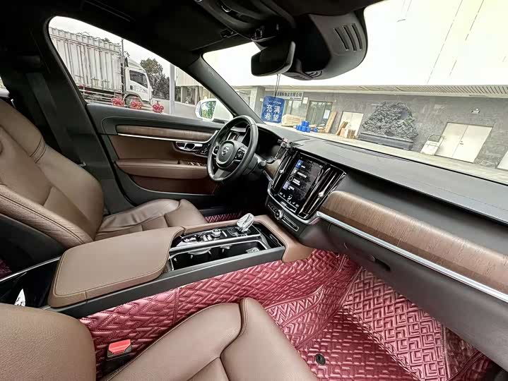 Фото 9 - Volvo S90