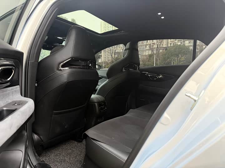 Фото 9 - GAC Trumpchi Empow R