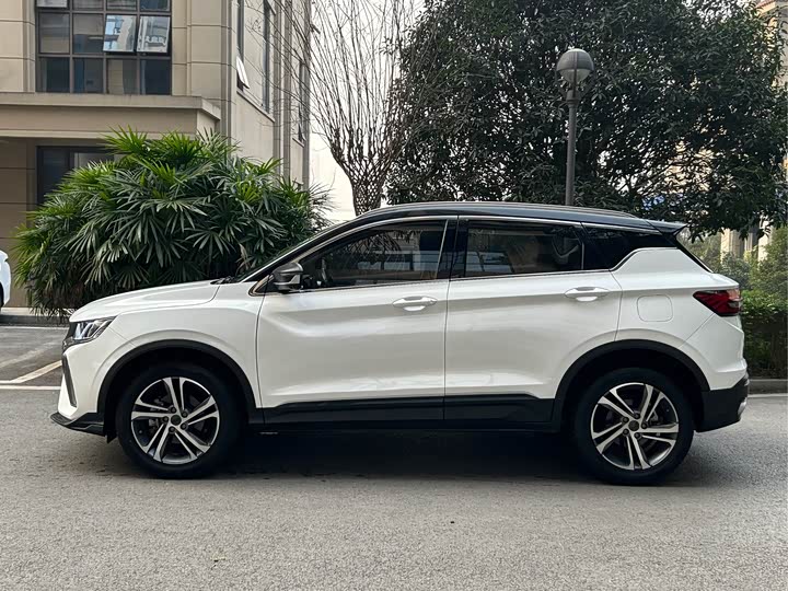 Фото 4 - Geely Coolray