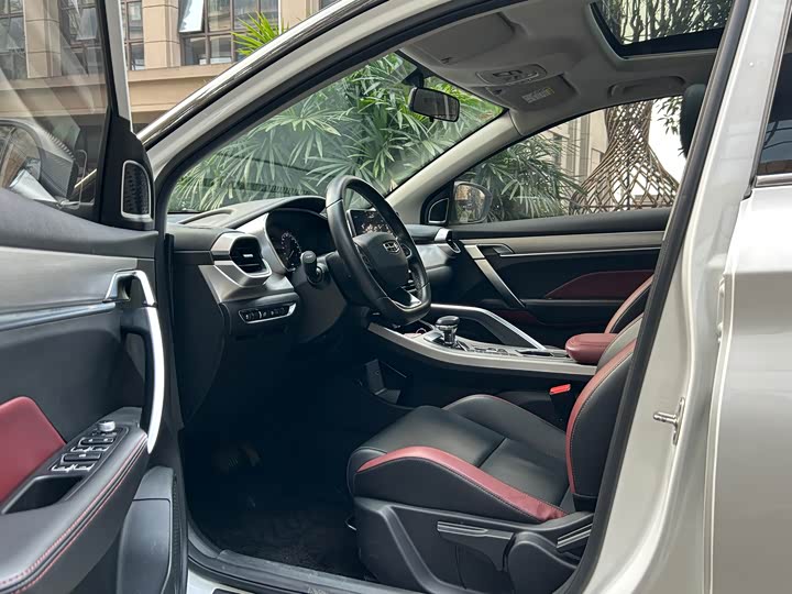 Фото 8 - Geely Coolray