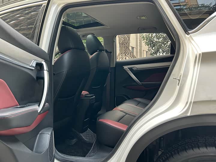 Фото 9 - Geely Coolray