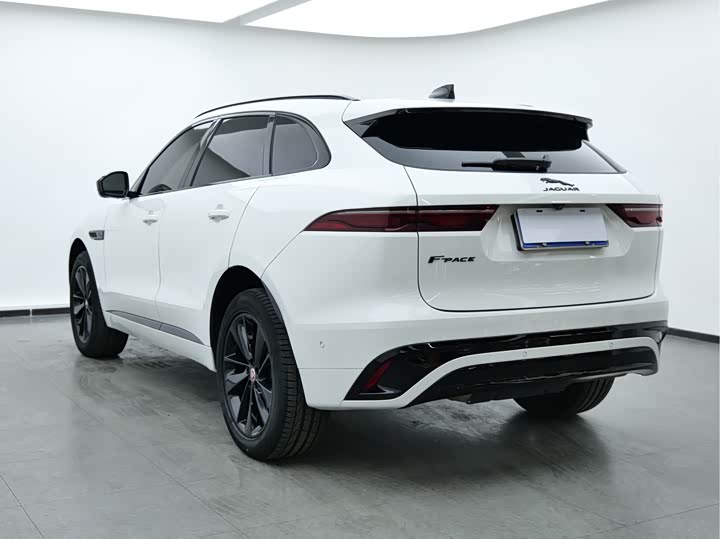 Фото 6 - Jaguar F-Pace