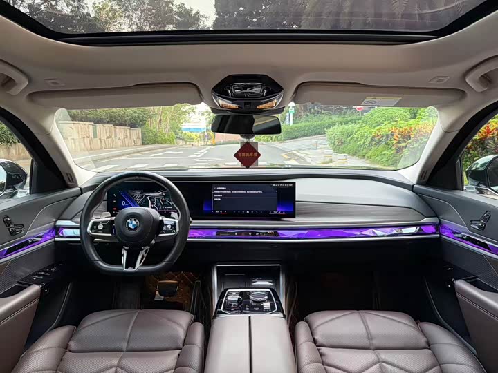 Фото 9 - BMW 7 Series