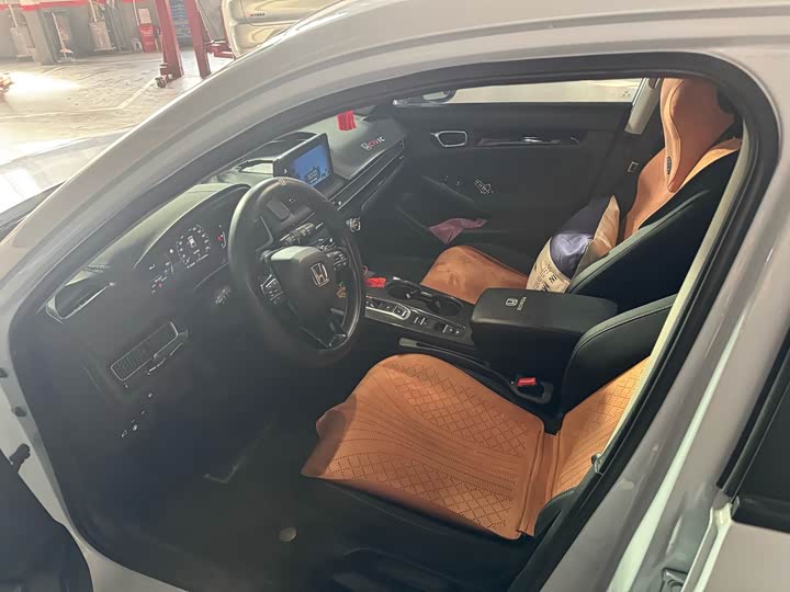 Фото 4 - Honda Civic