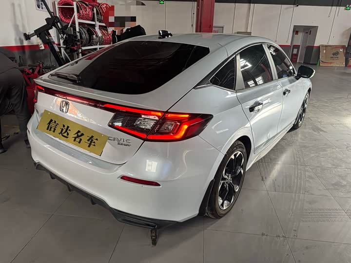 Фото 8 - Honda Civic