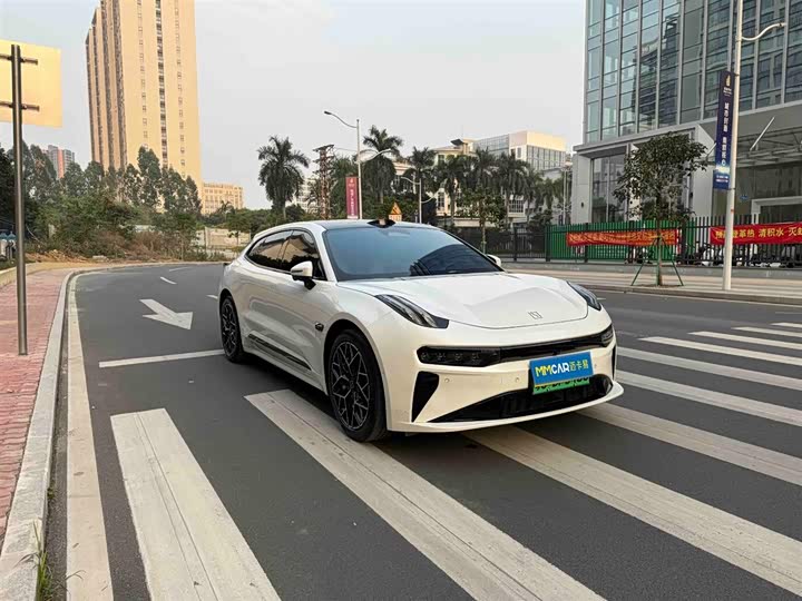 Фото 2 - Zeekr 001