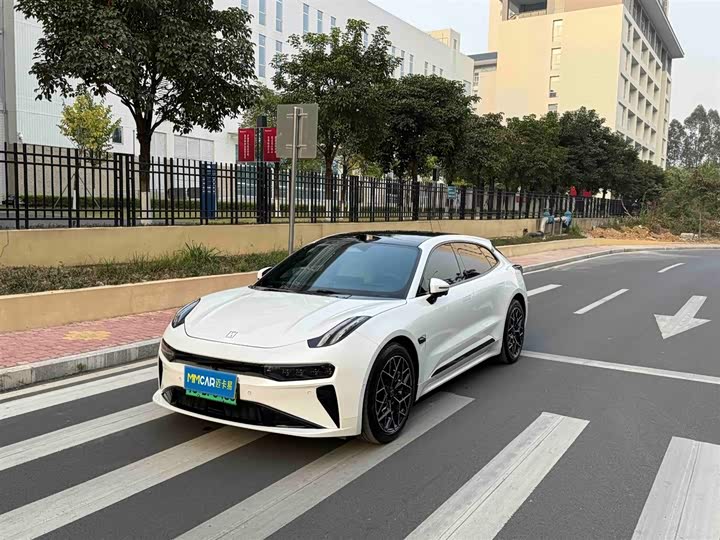 Фото 3 - Zeekr 001