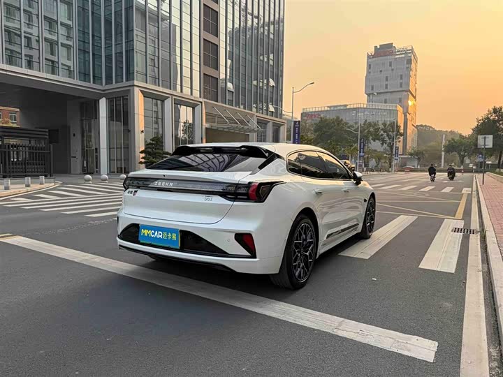 Фото 7 - Zeekr 001