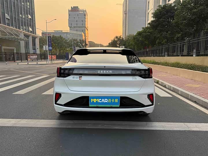 Фото 9 - Zeekr 001
