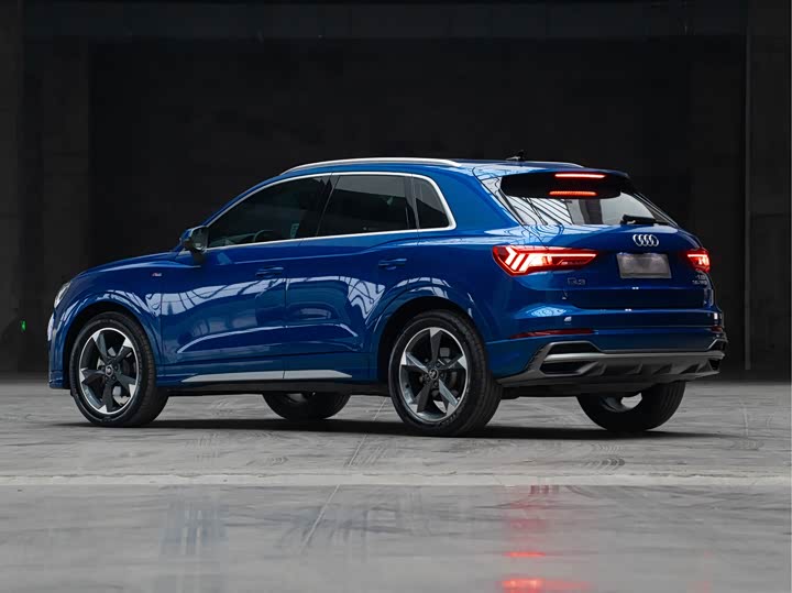 Фото 8 - Audi Q3