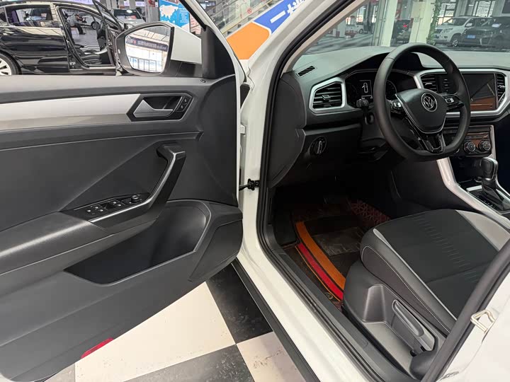 Фото 5 - Volkswagen T-Roc