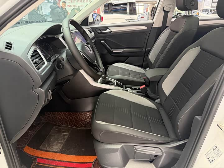 Фото 6 - Volkswagen T-Roc