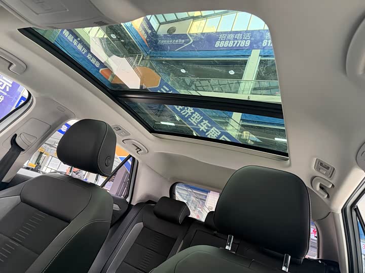 Фото 7 - Volkswagen T-Roc