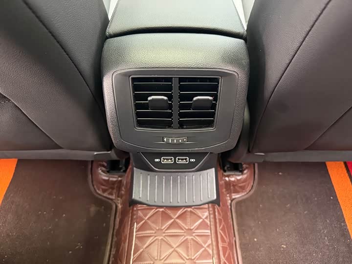 Фото 9 - Volkswagen T-Roc