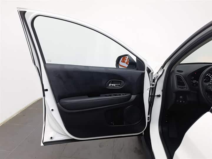 Фото 8 - Honda Vezel