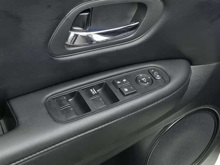 Фото 9 - Honda Vezel