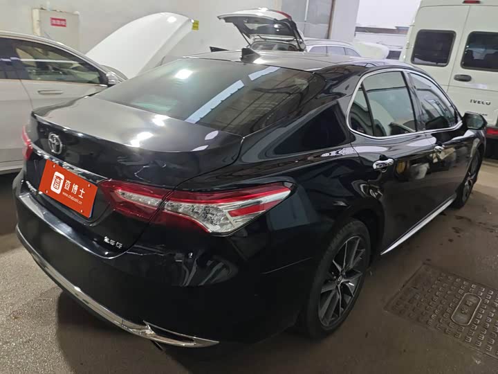 Фото 3 - Toyota Camry