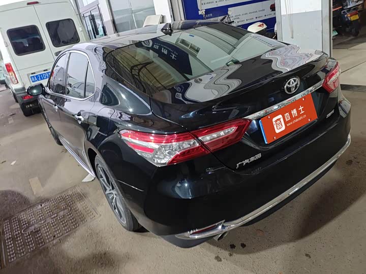 Фото 4 - Toyota Camry