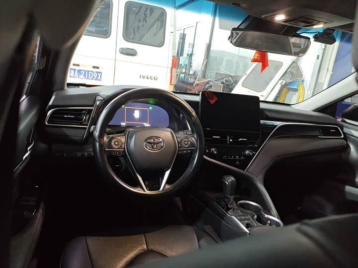 Фото 5 - Toyota Camry