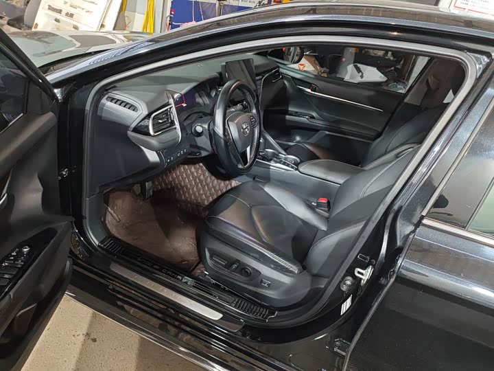 Фото 6 - Toyota Camry