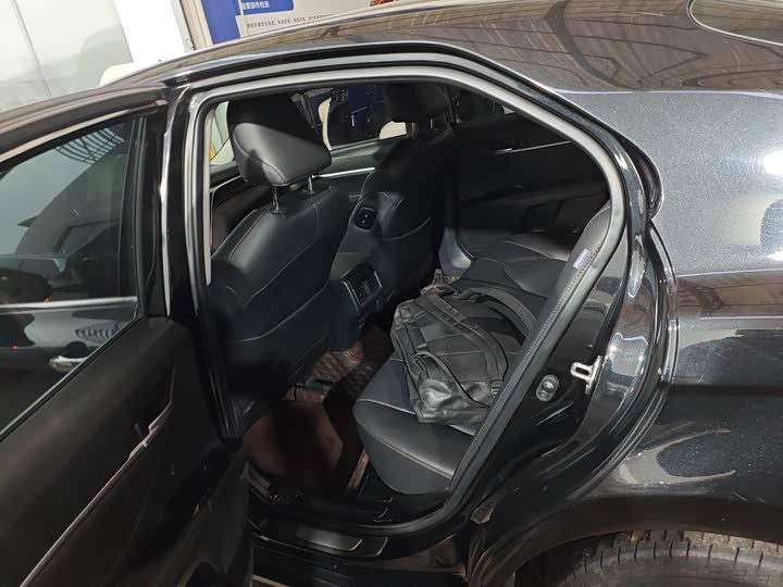 Фото 7 - Toyota Camry