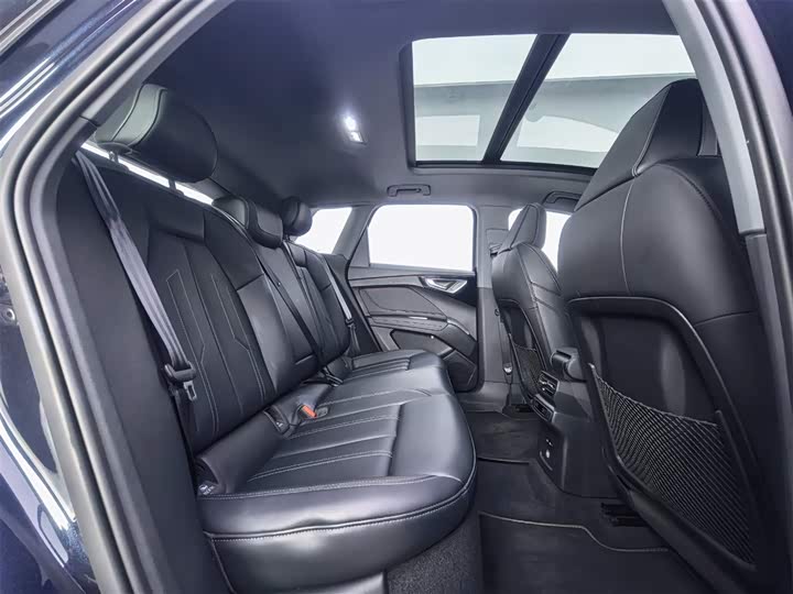 Фото 8 - Audi Q4 e-tron