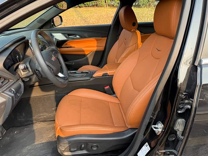 Фото 8 - Cadillac CT4