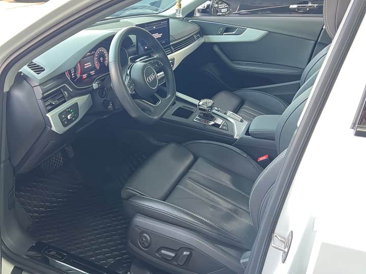 Фото 4 - Audi A4L