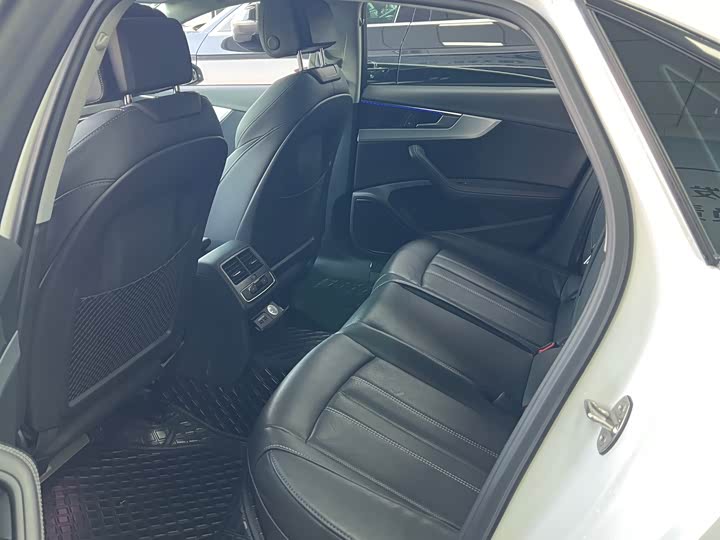 Фото 6 - Audi A4L