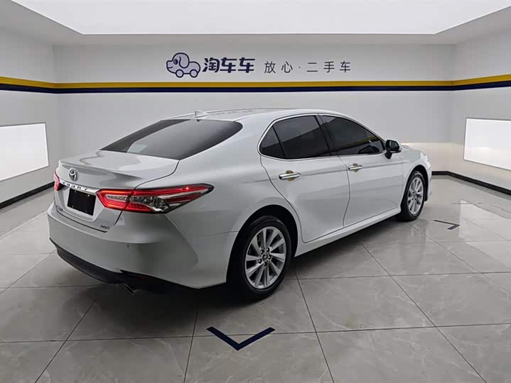 Фото 3 - Toyota Camry