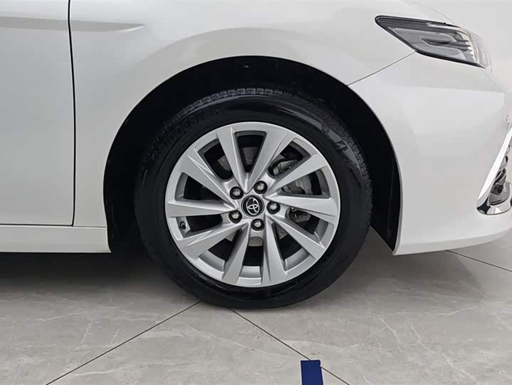 Фото 6 - Toyota Camry