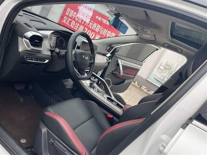 Фото 8 - Geely Coolray