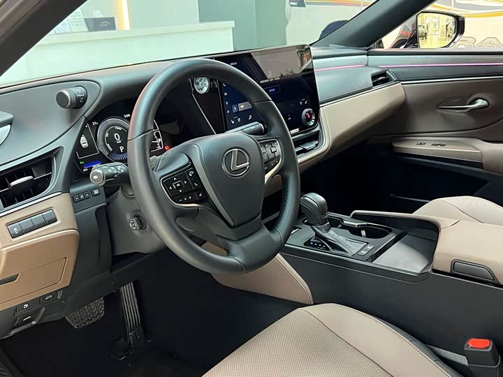 Фото 8 - Lexus ES