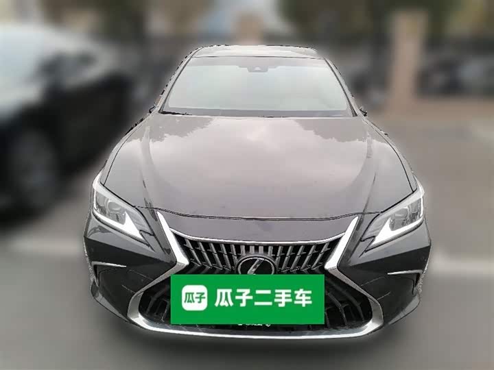 Фото 5 - Lexus ES