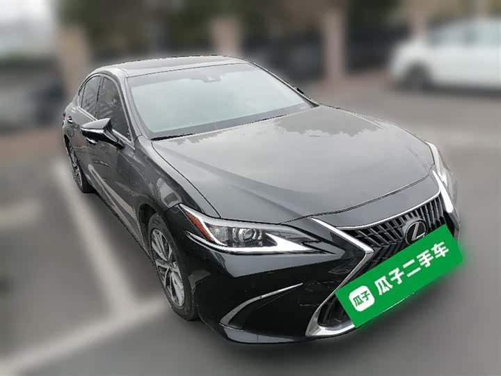 Фото 7 - Lexus ES