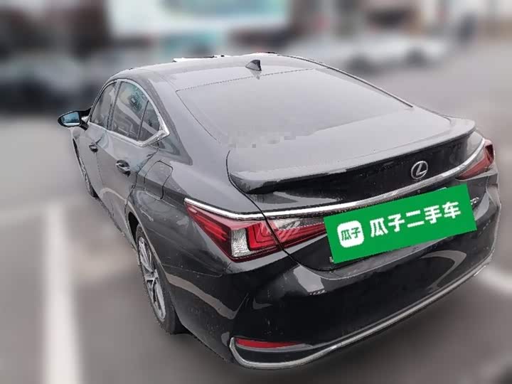 Фото 9 - Lexus ES