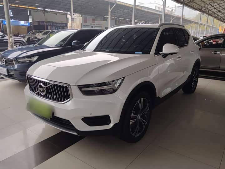 Фото 1 - Volvo XC40