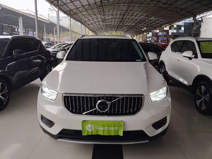 Фото 3 - Volvo XC40