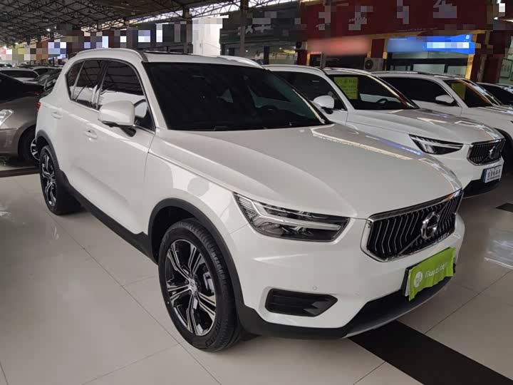 Фото 4 - Volvo XC40