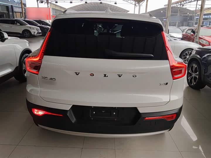 Фото 6 - Volvo XC40
