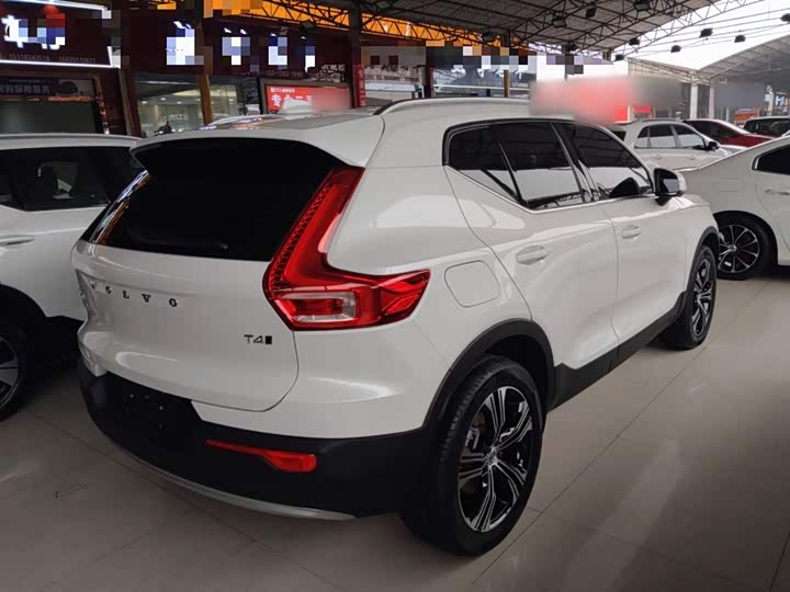 Фото 7 - Volvo XC40