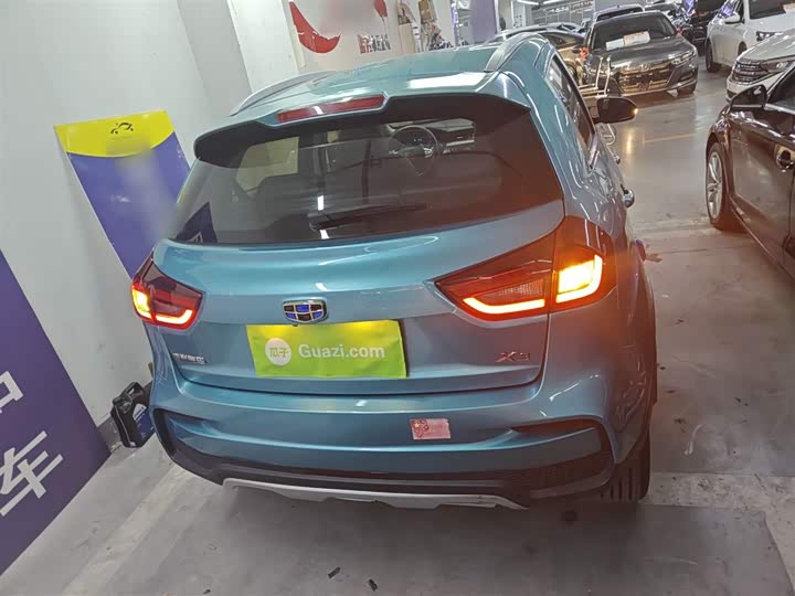 Фото 6 - Geely Vision X3