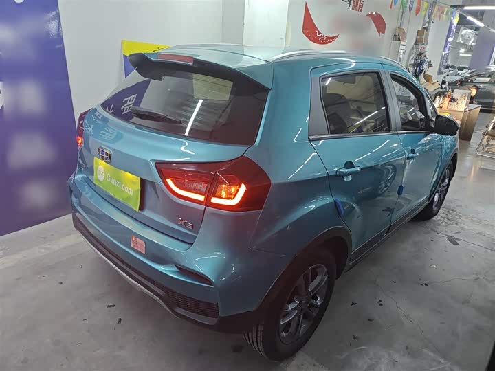 Фото 7 - Geely Vision X3