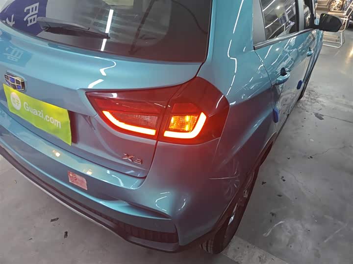 Фото 8 - Geely Vision X3