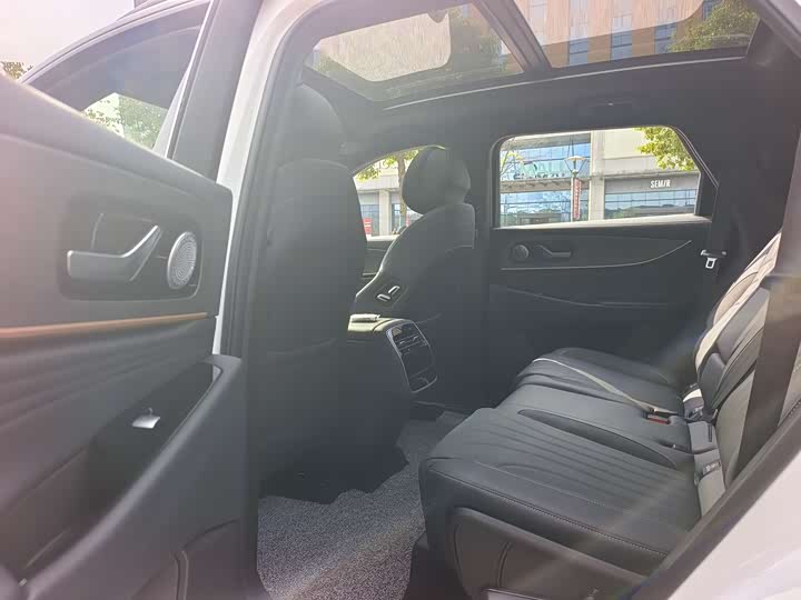 Фото 8 - Chery Tiggo 9