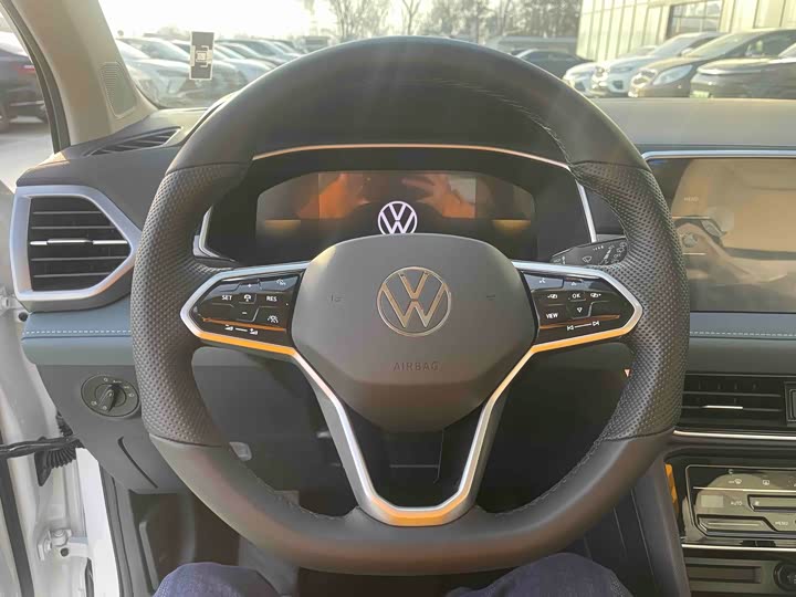 Фото 8 - Volkswagen Tharu