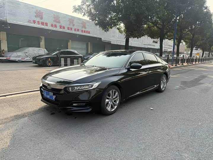 Фото 1 - Honda Accord