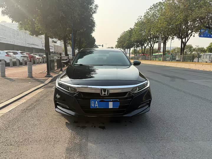 Фото 2 - Honda Accord