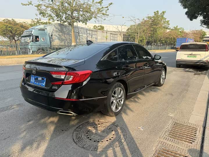 Фото 6 - Honda Accord