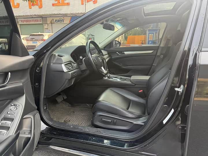 Фото 7 - Honda Accord